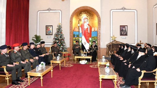 وزير الدفاع يتقدم وفد القوات المسلحة لتهنئة البابا تواضروس