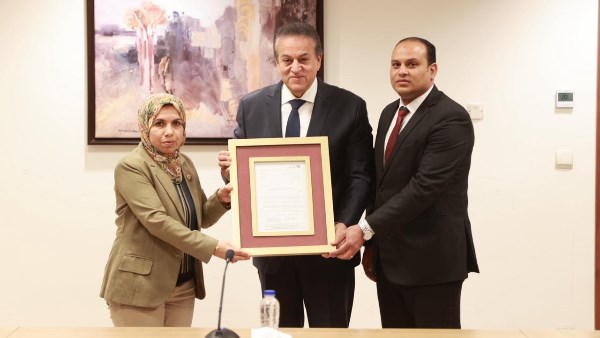 وزير الصحة يكرم قطاع الطب الوقائي