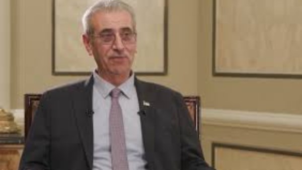  الدكتور علي شعث