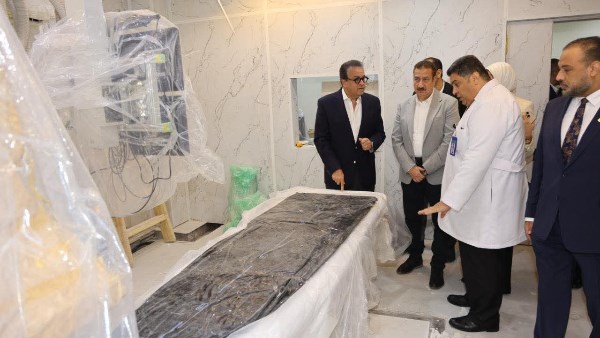 وزير الصحة خلال زيارة مستشفي الباجورالتخصصي 