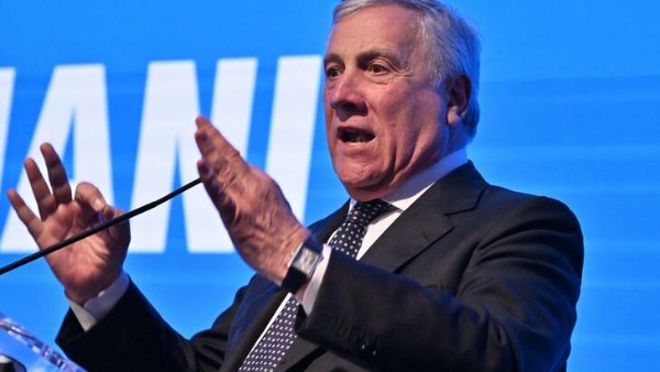 وزير الخارجية الإيطالي أنطونيو تاياني