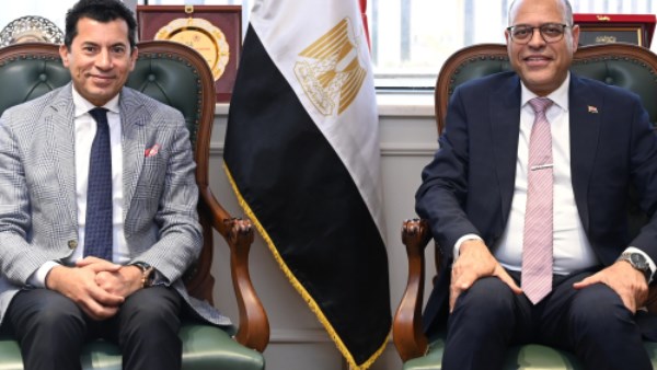 وزيرا العمل والشباب والرياضة