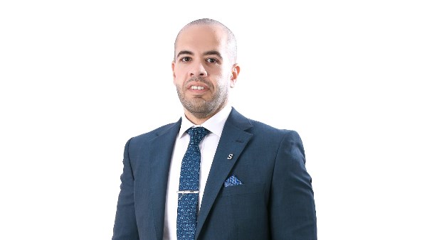 طلب إحاطة بشأن إلغاء الإعفاء الجمركي والضريبي للهواتف المحمولة الواردة من الخارج