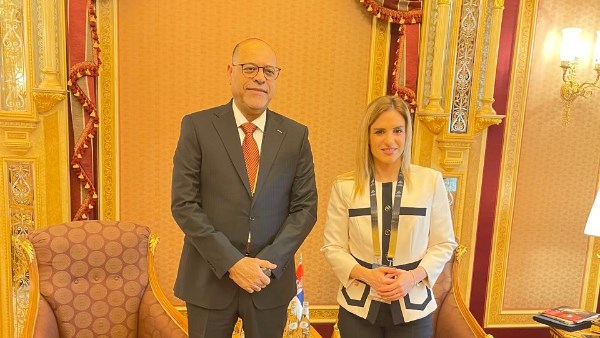 وزير العمل ونظيرته الصرببة