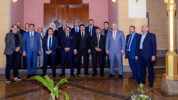 جانب من لقاء الوزير بممثلي الجالية المصرية 