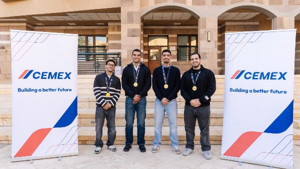 طلاب «هندسة البناء» بالجامعة الأمريكية