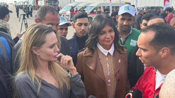 أنجلينا جولي في معبر رفح