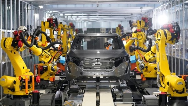 لأول مرة في أستراليا.. إعادة تدوير بطاريات السيارات الكهربائية داخل مصنع