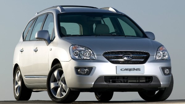  كيا كارينز موديل 2010