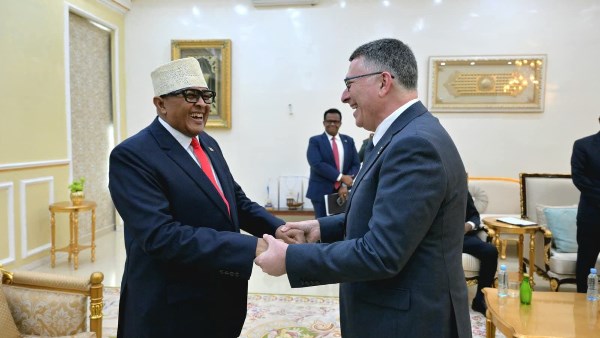 وزير خارجية إسرائيل ورئيس ما يعرف بإقليم أرض الصومال 
