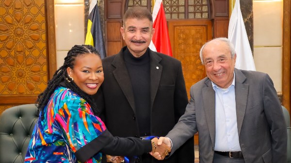 طارق النبراوي يستقبل وفدا من المهندسين الأفارقة