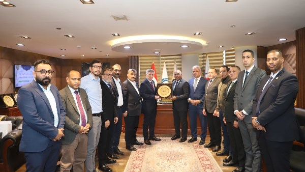 وفد نقابة البترول والكيماويات بتركيا خلال زياته للقاهرة  