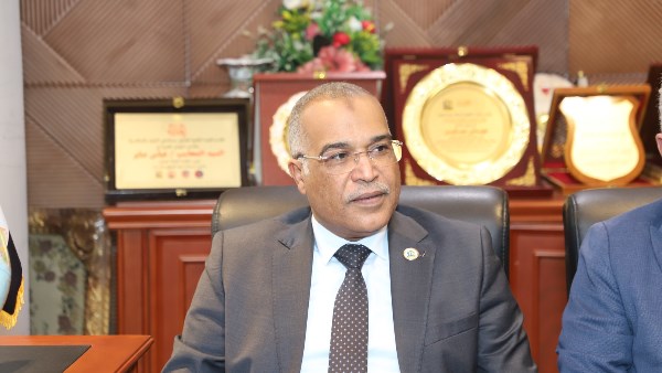 عباس صابر رئيس النقابة العامة للعاملين بالبترول 