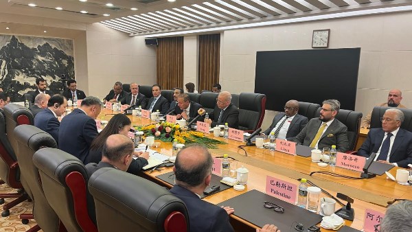 الوفد العربي يلتقي مسؤولي الخارجية الصينية 