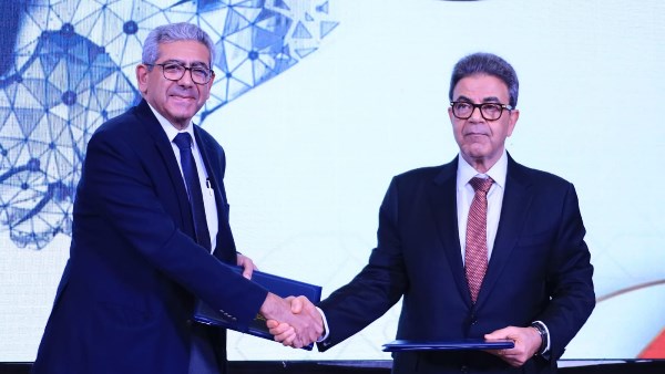 نقيب البيطريين وعميد كلية التعليم المستمر 