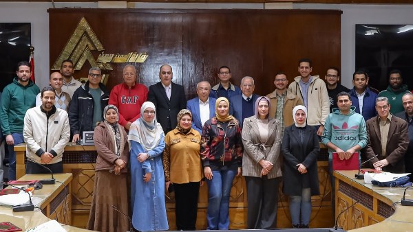 تكرم الكوادر الإدارية والفنية المتعاونة في تنظيم برنامج PMP