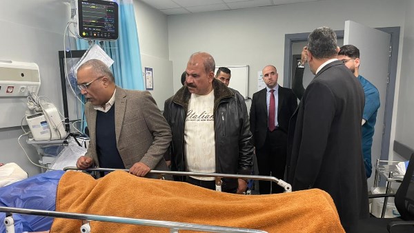 نقيب البترول يزور مصابي الصحراوي الغربي 