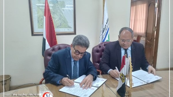 جانب من توقيع البروتوكول 