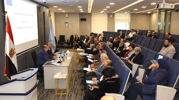 المشاركون في الحلقة النقاشية