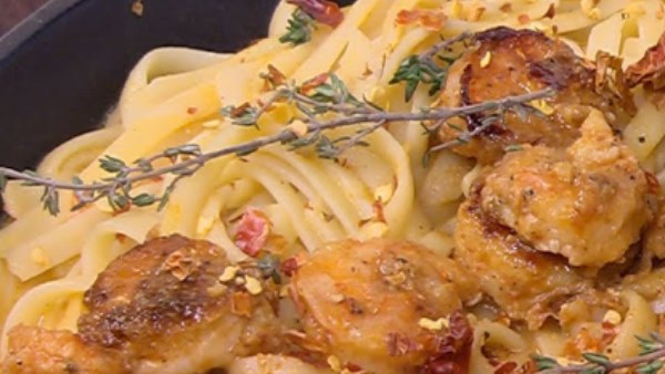 طريقة عمل مكرونة بينك صوص بالجمبري