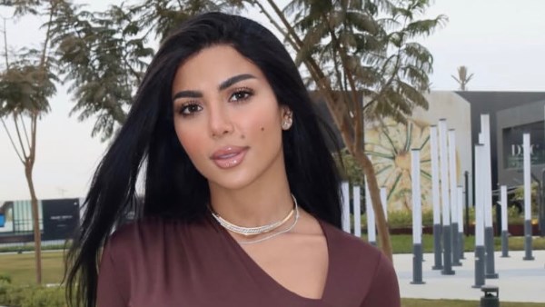 كارولين عزمي