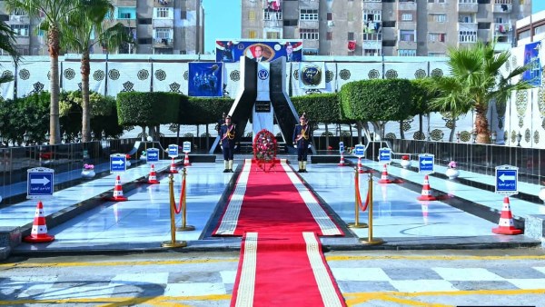  وضع إكليل من الزهور على النصب التذكاري لشهداء الشرطة 