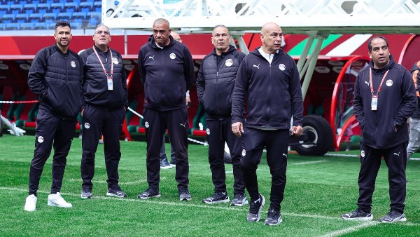 منتخب مصر يتفقد أرضية ملعب مباراة السنغال
