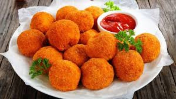 كرات الأرز المحشية بالخضار والجبن 