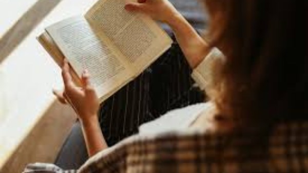 نصائح ذهبية للمراجعة قبل الامتحانات.. أخصائية الصحة النفسية تحذّر من خطأ شائع 