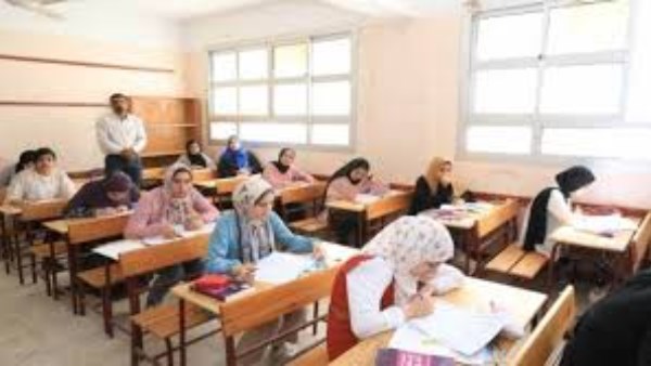 أشياء تفعلها بعض الأمهات في الامتحانات وتؤذي أبناءهن دون أن يشعرن 