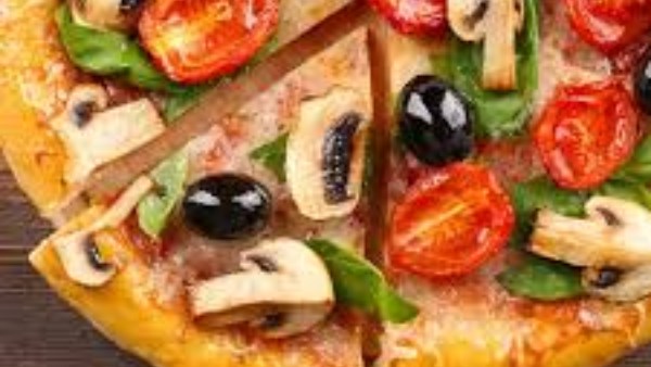 طريقة عمل بيتزا الخضار الملونة  