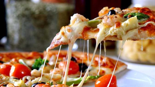 طريقة عمل البيتزا فى المنزل