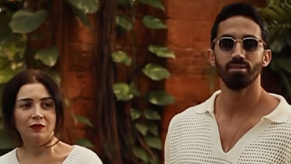  مى عز الدين رفقة زوجها من إسكندرية