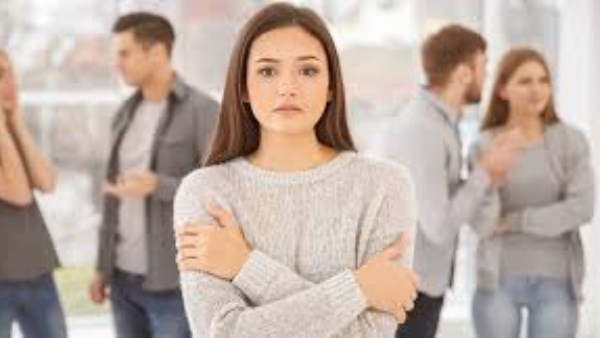 اضطراب القلق الاجتماعي..الاعراض والاسباب