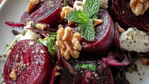 طريقة عمل البنجر مع جبن الفيتا والجوز