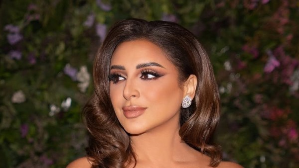 تجمع بين الرقى والجرأة .. أنغام  بعد فوزها بجائزة المطربة المفضلة في حفل “جوي أووردز”.