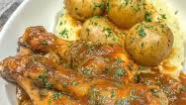 طريقة تحضير وراك دجاج بالبصل المكرمل مع بطاطس بوريه 