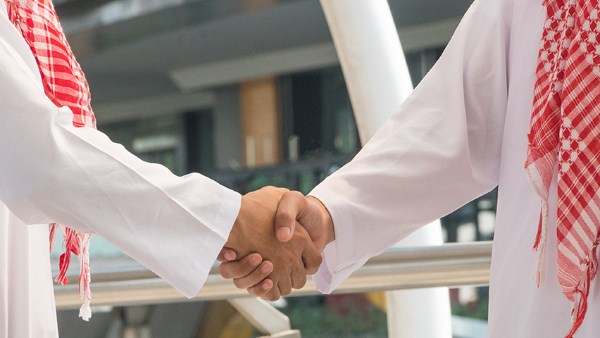 حكم التهنئة بالأوقات والأحداث السعيدة