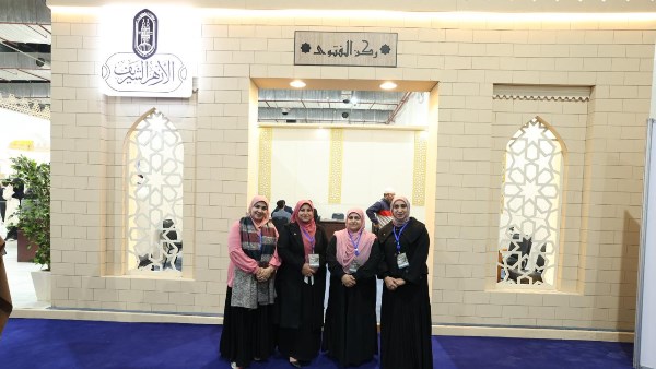 إقبال جماهيري واسع على ركن الفتوى بجناح الأزهر بمعرض الكتاب