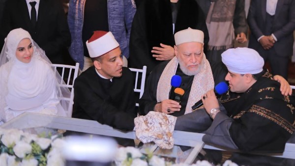 الشيخ ياسين التهامي يحتفل بعقد قران حفيدته