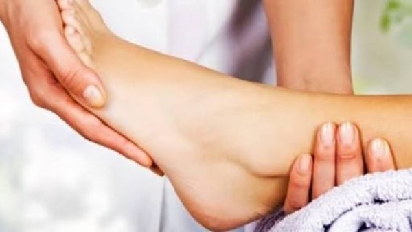 علامات في القدم تشير إلى نقص فيتامين د