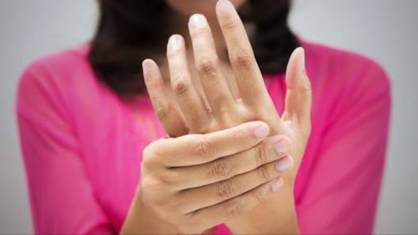 متى يكون تنميل اليدين والقدمين أمرًا مقلقا ومتى يكون طبيعيا؟