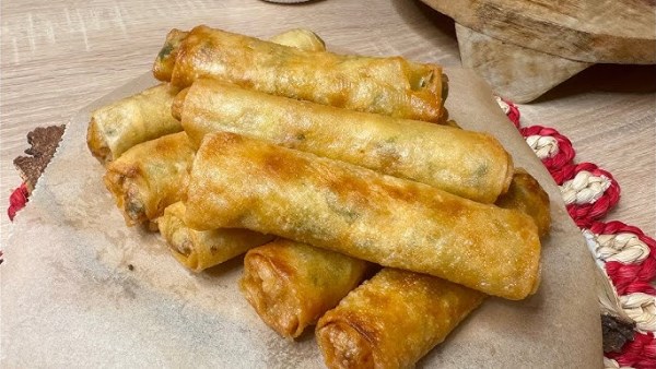 طريقة عمل لفائف البطاطس بالدجاج والخضار 