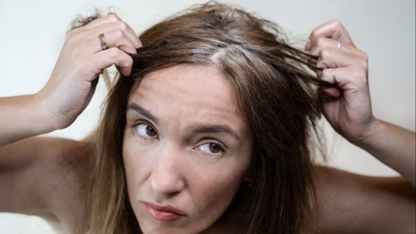 مادة مستخلصة من الورد تعيد لون الشعر الرمادي إلى طبيعته