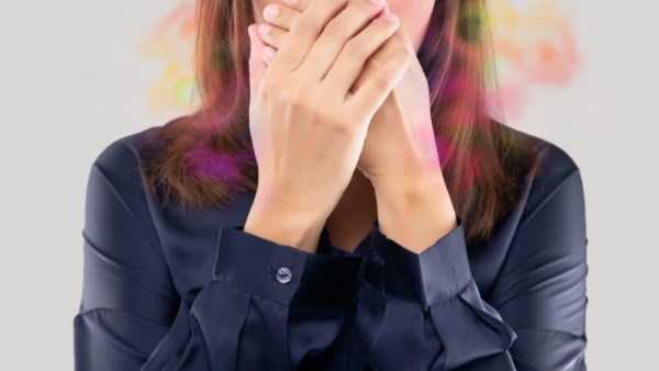 مشكلات خفية في الجهاز الهضمي تسبب رائحة الفم الكريهة