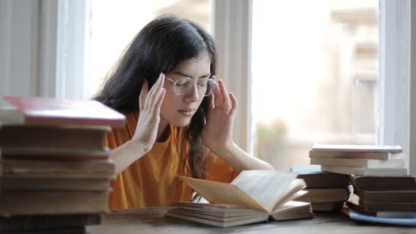 التدريب على أجواء الامتحان الحقيقية يقلل القلق ويحوّل الاختبار لتجربة آمنة نفسيًا