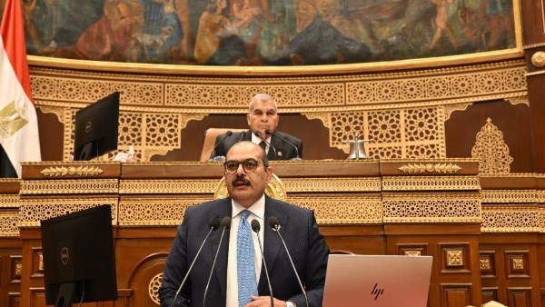 نائب بالشيوخ يحذر: ورد النيل يهدد المياه والزراعة والصحة العامة