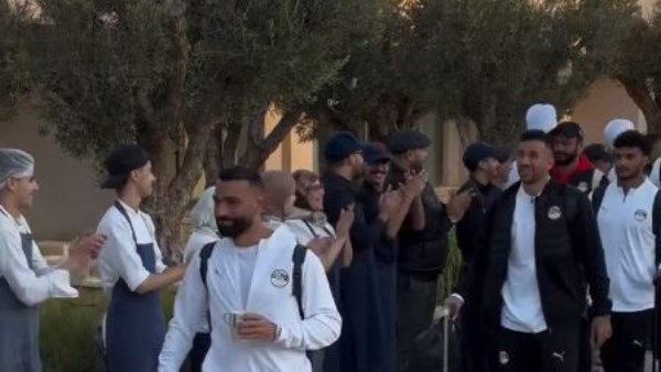 ممر شرفي من موظفي فندق إقامة منتخب مصر بأغادير قبل التوجه لـ طنجة