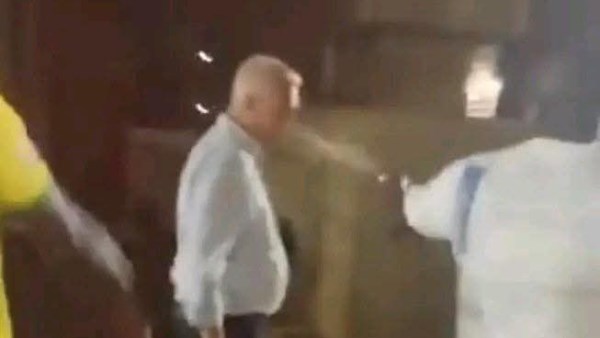 الاعتداء المدير الرياضي لصن داونز 