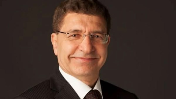 عالم مصري بريطاني 